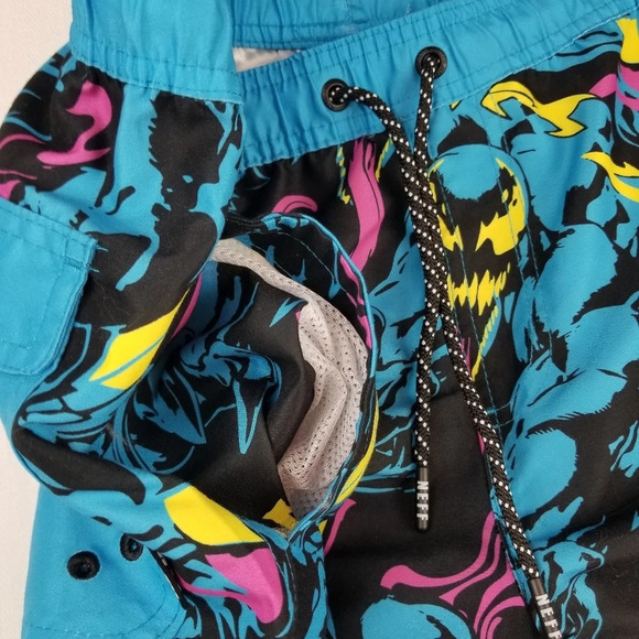 Marvel × Neff Venom Pint Board Shorts. - Picture 3 of 6
